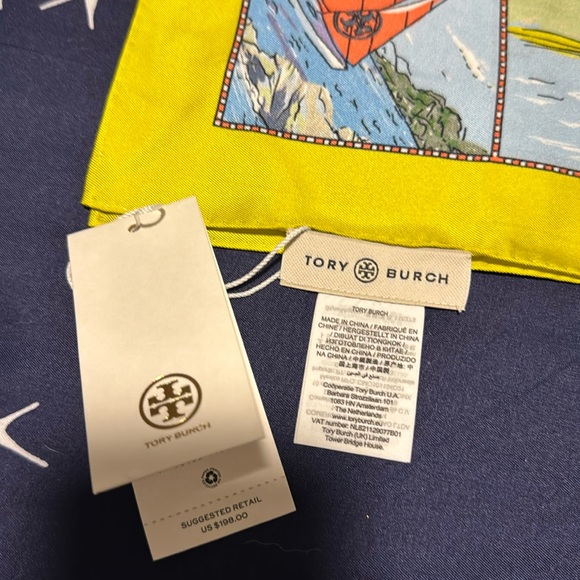 TORY BURCH SCARF 🧣, 91cm x 91cm. - Picture 5 of 12